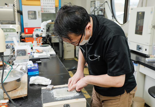北大試作ソリューション」のけん引役は薄片技術者 中村 晃輔さん、野村