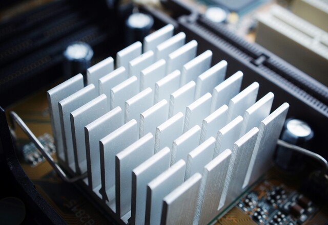 ヒートシンクにハードディスク パソコンはアルミニウムがなければ